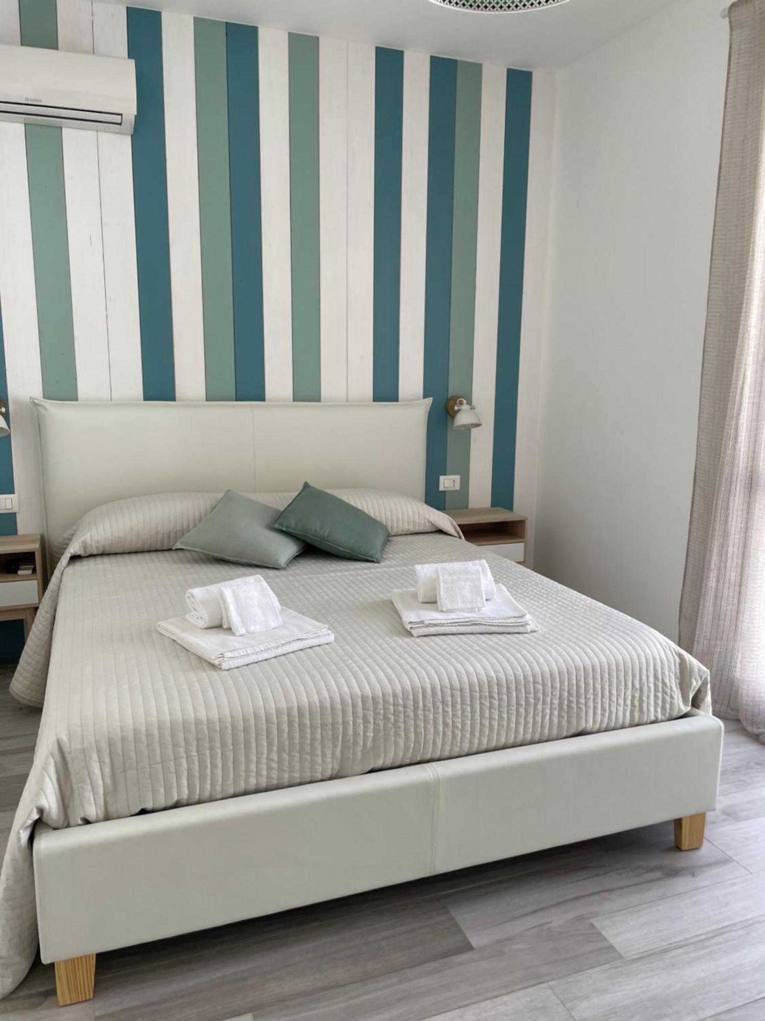 Cala Azzurra Macari Bed And Breakfast And Holidays House 外观 照片